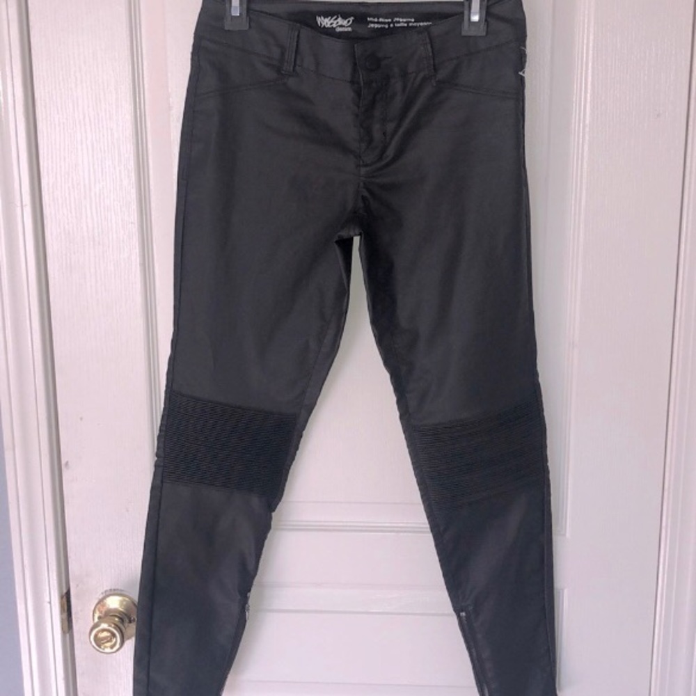 Mossimo mid-rise black jeggings